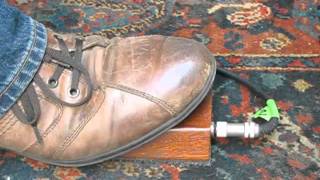 Video thumbnail for http://www.peterman.com.au Puck'n Stompa Classic acoustic stomp box by Peterman Acoustic Instruments