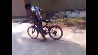 preview picture of video 'cycle stunts[skids,stoppie,wheelie]'