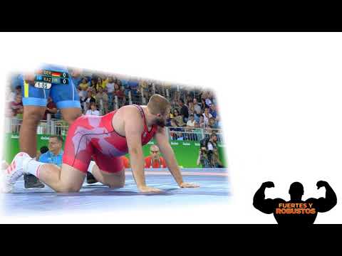 300 lbs greco-roman wrestlers with huge muscles 3