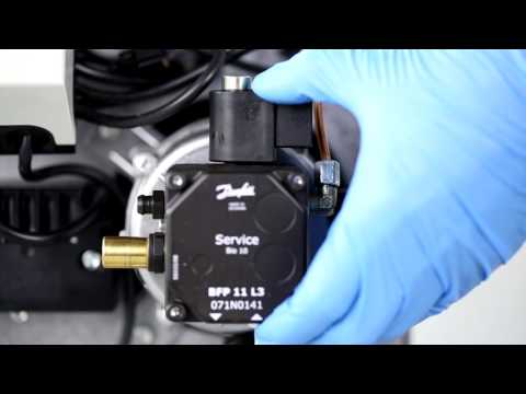 Entlüften der Ölpumpe (BFP mit Entlüftungsstutzen)