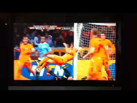 De Zeeuw getting kicked in the face!