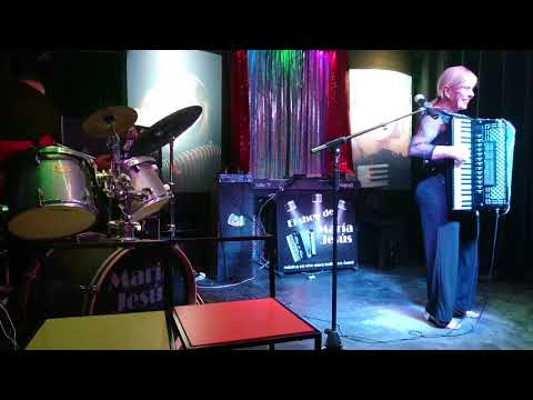 Maria Jesus y su acordeon - Gala fin de año 2017
