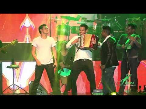 Se va formar - Silvestre Dangond & Alex Martinez - Chile 2015