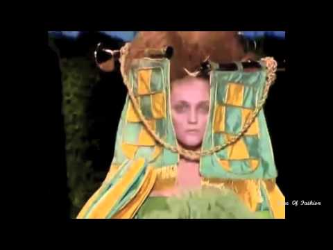 Christian Dior ✰ Haute Couture Fall/Winter 2006/2007