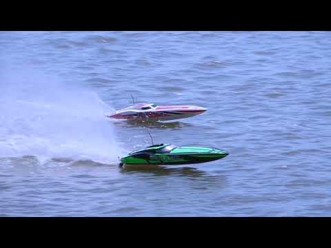 Pro Boat Impulse 32 Slow-Motion Action!