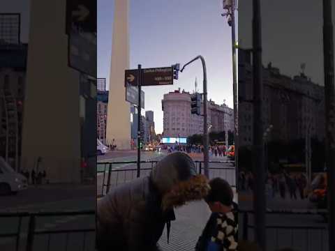 Gino Mamá en la esquina de Avenida Corrientes y calle Carlos Pellegrini Obelisco Buenos Aires 8/8/26