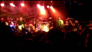 Bowling for soup Summer of 69 girl all the bad guys want 21/10/11
