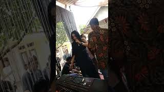 Download lagu Ibew Kekey disawer tiga brondong #akubukanjodohnya #rovistanada #ibewkekey mp3 Download lagu Ibew Kekey disawer tiga brondong #akubukanjodohnya #rovistanada #ibewkekey mp3