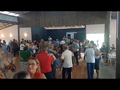 Tarde dançante em Laurentino no Salão do fofão 