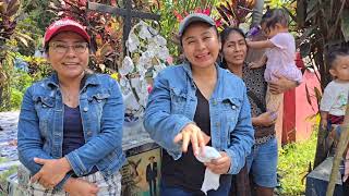 Por fin la familia está completa. Visitando la tumɓa de nuestro papá.🥲