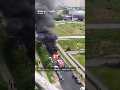 Russian authorities investigate two car bombings in Moscow