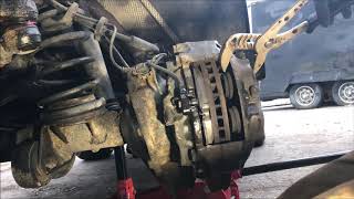 Mercedes W463 G wagon how to, front brake pad replacement with ceramic pads