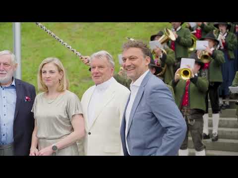 𝗘𝗿ö𝗳𝗳𝗻𝘂𝗻𝗴 𝗱𝗲𝗿 𝗦𝗼𝗺𝗺𝗲𝗿𝘀𝗽𝗶𝗲𝗹𝘇𝗲𝗶𝘁 𝟮𝟬𝟮𝟱 - Tiroler Festspiele Erl