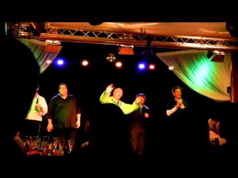 U-Bahn Kontrollöre in tiefgefrorenen Frauenkleidern 2011 im Theatrallalla - Hibbelisch