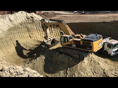 Caterpillar 385C Excavator Loading Trucks