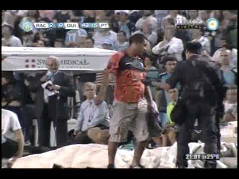 Un hincha de Racing se cayo al foso
