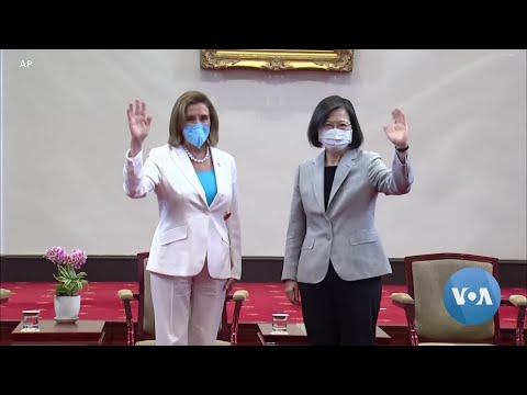 Pelosi Meets Taiwan Lawmakers in Taipei