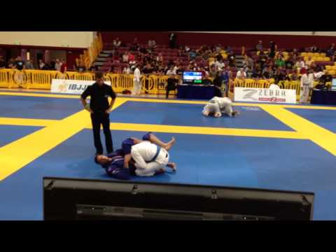 Mike Khatchikian vs Alexis Perez