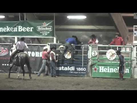 CADUTA AL RODEO AL COWBOY'S CON TORO