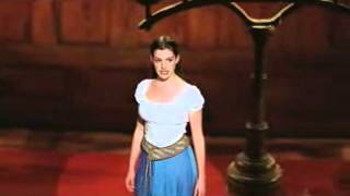 Anne Hathaway sings Somebody to Love (Ella Enchanted)