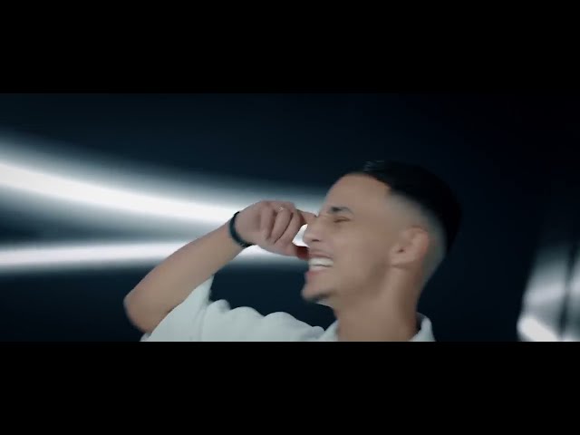 Video zu 'BLEIB' ansehen Video zu 'BLEIB' ansehen