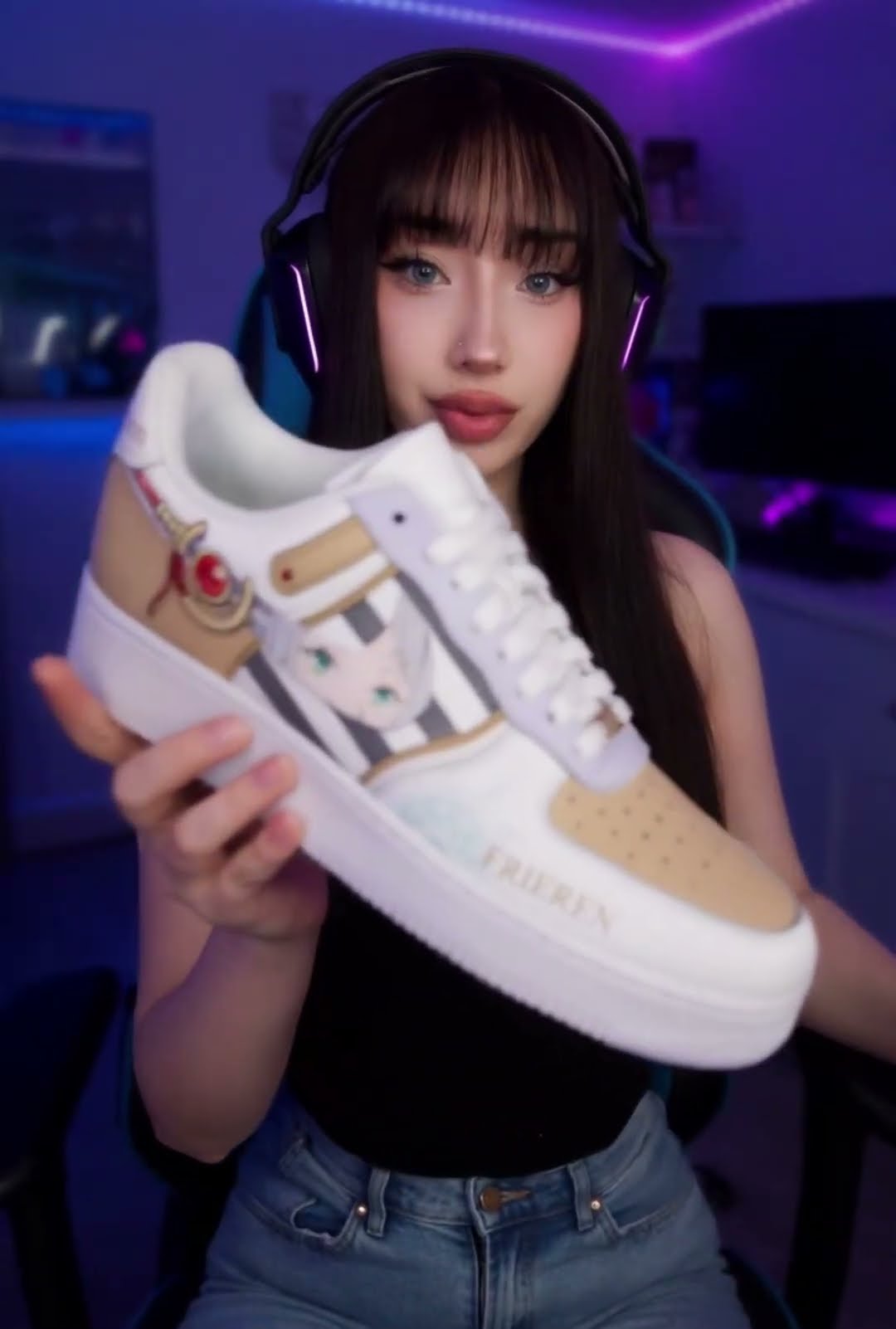 Frieren merch