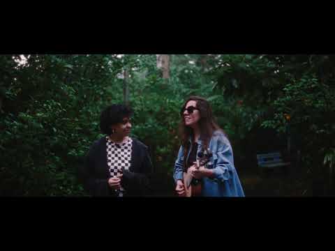 Cata Raybaud y Laura Pérez - Normandía