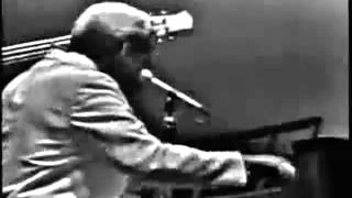 Jerry Lee Lewis - Rocking Pneumonia and Boogie Woogie Flu