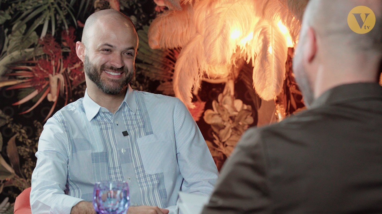 Rodrigo Urraca: The Glass Should Look Ordinary—But the Guest Bursts Out in Excitement