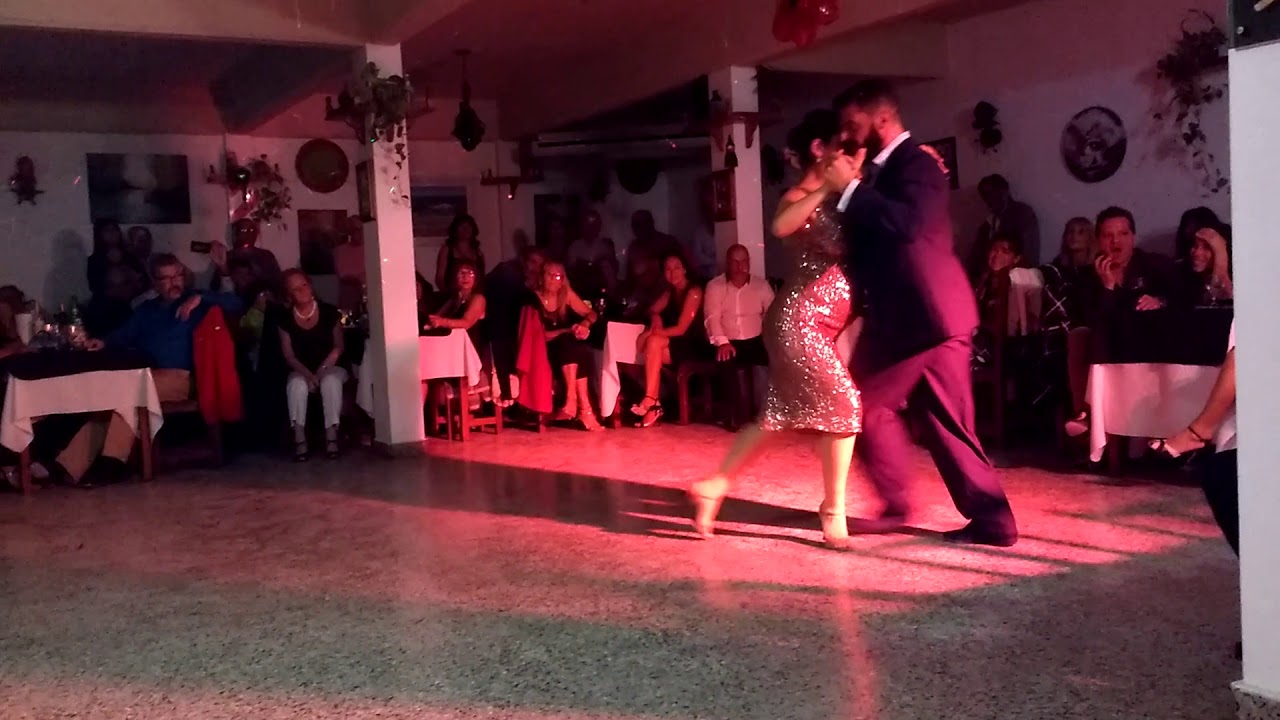 Gabriela Gallese y Alejandro Lazzaro bailan "Cuatro palabras" (R. Baggi)