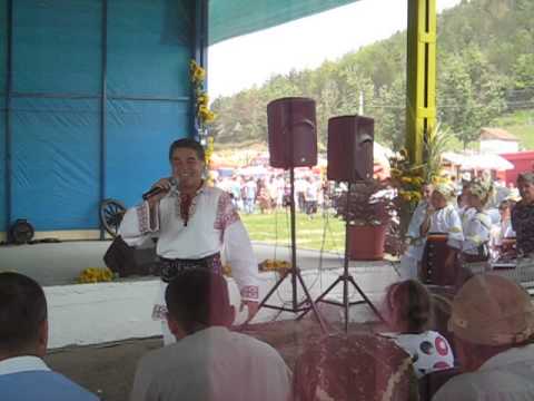 42 - Festivalul folcloric Vasile Contiu - Nelu Sopterean - Arz-o focul bautura - MVI 4341