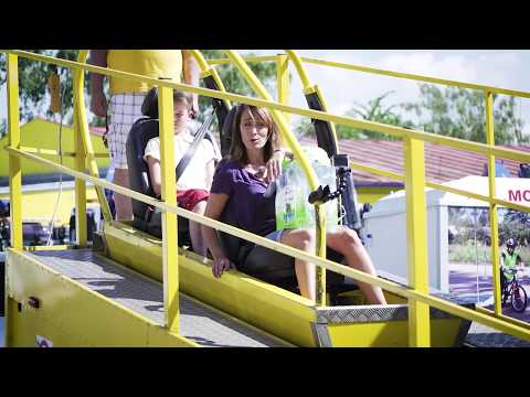 Dítě v autě: Nutnost autosedačky nebo podsedáku neurčuje věk, ale výška a hmotnost | Radiožurnál