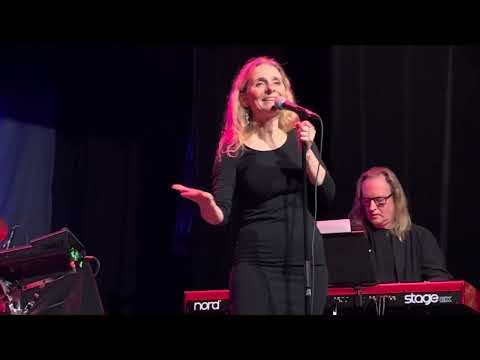 Kristine Blond Loveshy