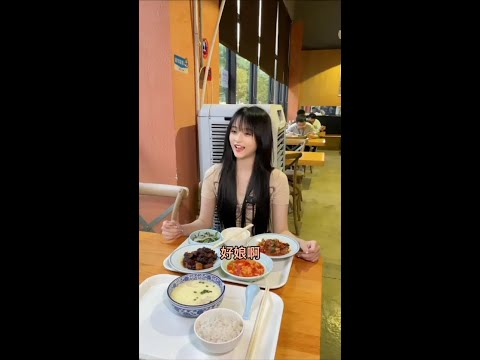 他要学了《成龙进电梯》，哪还有这么多破事儿？#社死 #办公室搞笑 #我的冤种老板