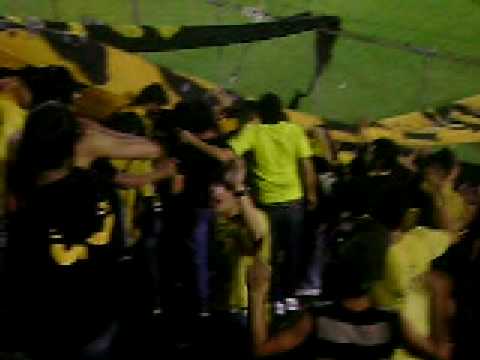 "Sos Cagon sos cagon" Barra: Mega Barra &bull; Club: Real España