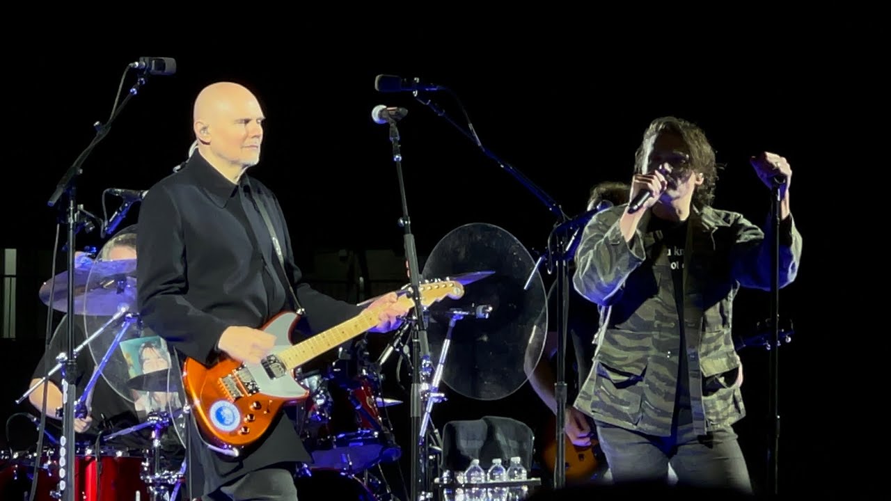 My Chemical Romance & Billy Corgan - Bullet With Butterfly Wings (Chicago 8/29/25) - YouTube