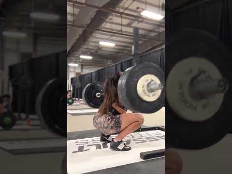 Squats gone fail || Beautiful female bodybuilder fall when doing squats #squats #missionfail #viral