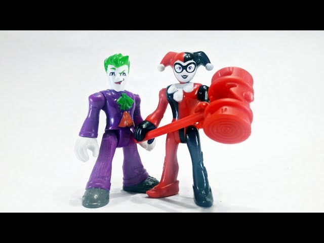 Vídeo relacionado con Fisher-Price Imaginext DC Super Friends El Joker Vehículo Apisonador, Figuras de Acción de Héroes y Villanos (Mattel GKJ23), Multicolor