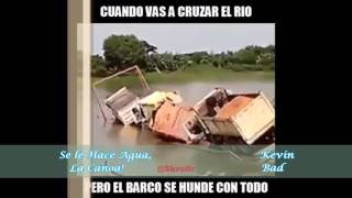 A camionero se le hace agua la canoa Y mira lo k paza!