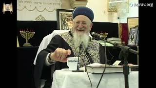 מצות עונג שבת ודיני אוהל - מרתק - שיעורי מנחת יהודה - מרן הרב מרדכי אליהו (הרב מרדכי אליהו זצ"ל) - התמונה מוצגת ישירות מתוך אתר האינטרנט יוטיוב. זכויות היוצרים בתמונה שייכות ליוצרה. קישור קרדיט למקור התוכן נמצא בתוך דף הסרטון