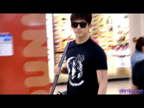[Fancam] 140403 Gimpo Airport 김포공항 입국 택연 (Taecyeon テギョン 2pm)