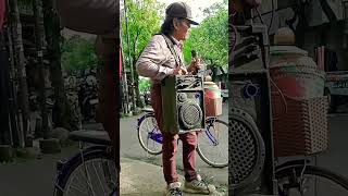 Download lagu pak Ateng pengamen pasar Wage nganjuk #shortsvideo #pengamenviral #automobile mp3