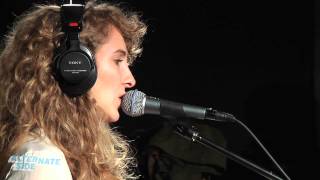 Tennis - "It All Feels the Same" (Live at WFUV)