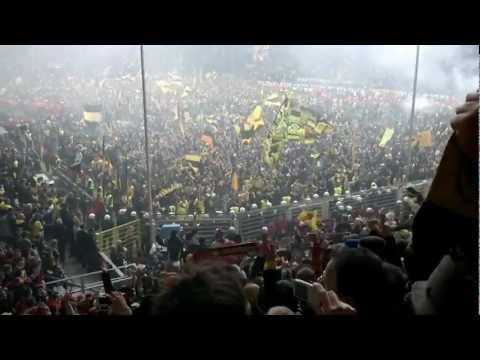 Dortmund-Fans singen "Nie mehr 2. Liga"
