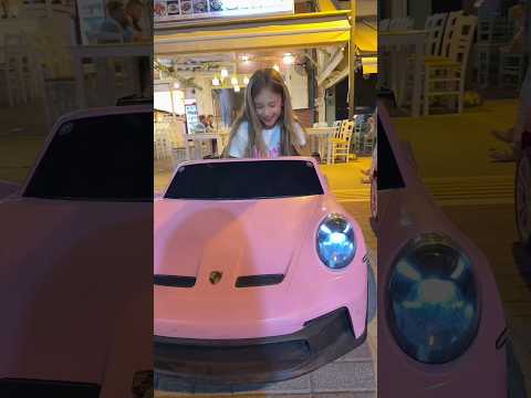 Ina vozi roze poršea🤣💕