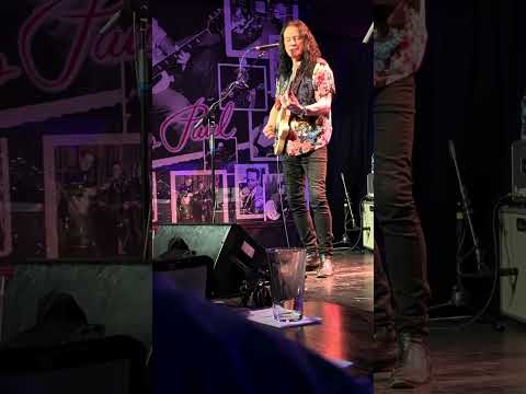Badge - Robben Ford