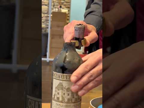 Так открывают старые бутылки вина?
