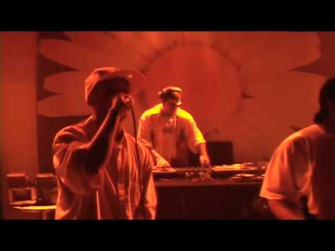 Cabal mandando um freestyle com Dj Hum e Lino Crizz ao vivo em 2005 - Vídeo raro!