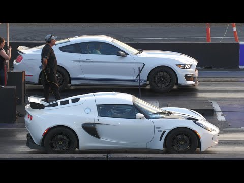 Lotus vs Shelby GT350 - drag race