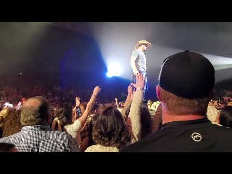 Jason Aldean - Dirt Road Anthem - live Jonesboro Arkansas 2/29/20